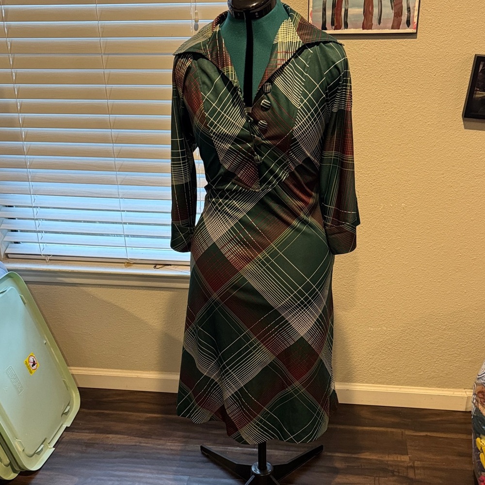 Vintage-Inspired Green Plaid Wrap Dress